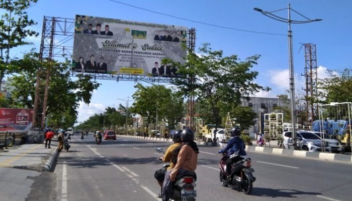baliho bando