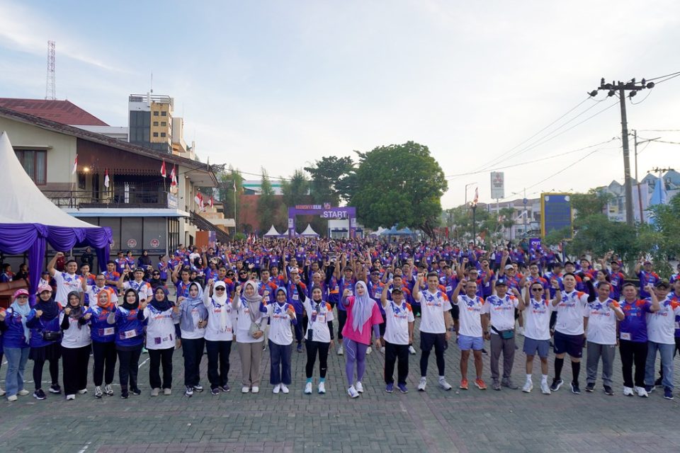 manis berlari]